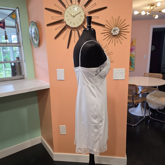 Vintage 80s Slip 38 Isis Cream Lace Chemise Feminine Lace Satin Coquette - Picture 11 of 16